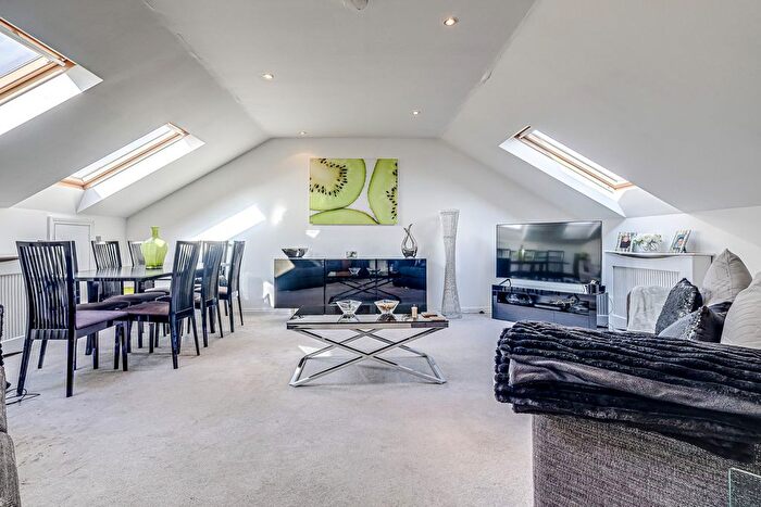 3 Bedroom Flat For Sale In Chase Road, Southend-On-Sea, SS1