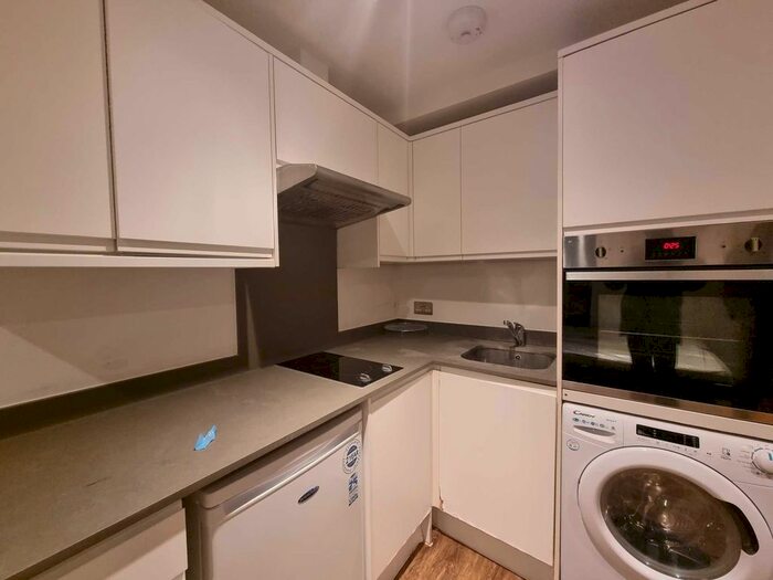 Studio To Rent In Hampden Road, London, N8