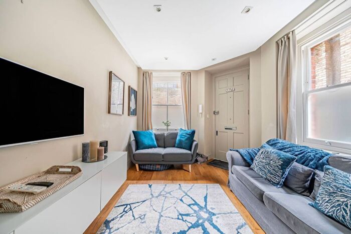 2 Bedroom Flat To Rent In Drayton Gardens, Chelsea, London, SW10