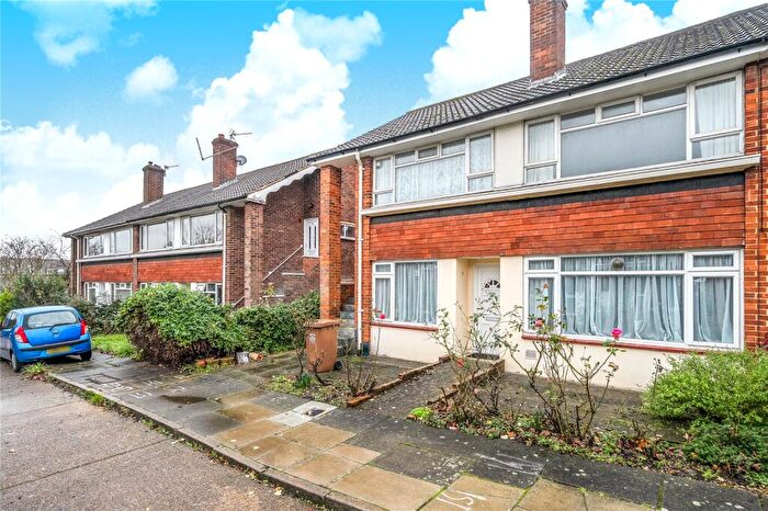 2 Bedroom Maisonette For Sale In Raymond Close, Sydenham, London, SE26