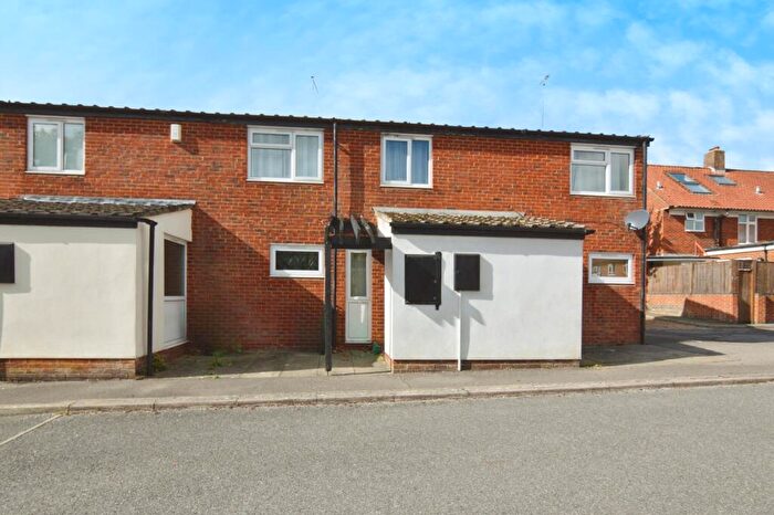 2 Bedroom Semi-Detached House To Rent In Valon Road, Arborfield, RG2