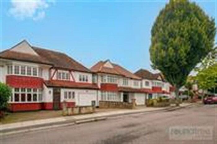 5 Bedroom Detached House For Sale In Allington Road, Hendon, NW4