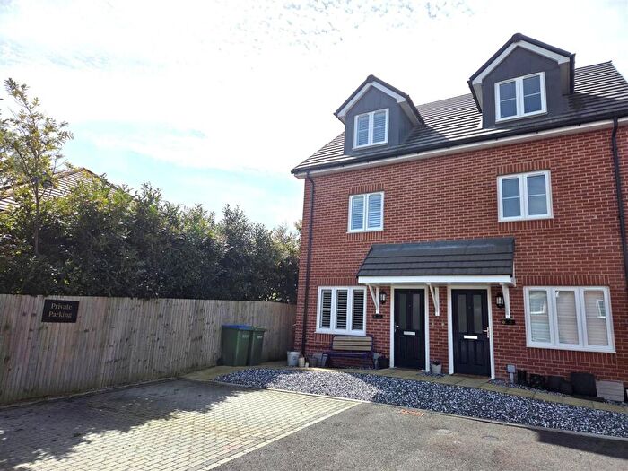 3 Bedroom Semi Detached House For Sale In Noble Road, Titchfield Common, PO14