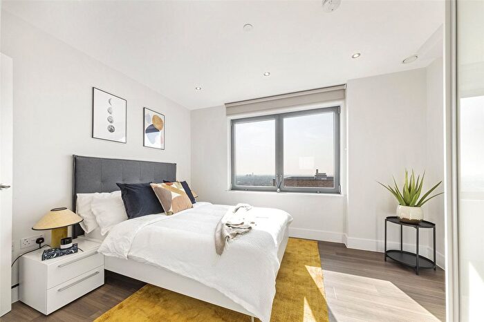 3 Bedroom Flat To Rent In Uncle Southall, Merrick Road, Southall, UB2