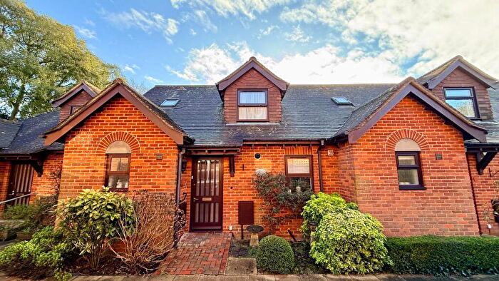 2 Bedroom House For Sale In Court Close, Lymington, SO41