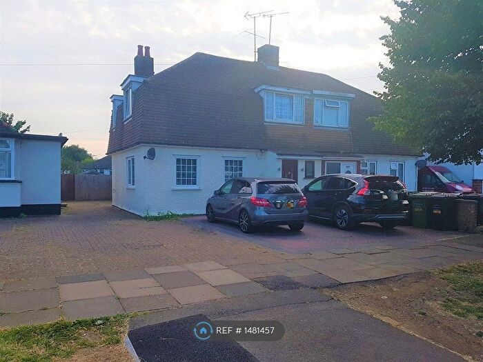 3 Bedroom Semi-Detached House To Rent In Mayne Avenue, Luton, LU4