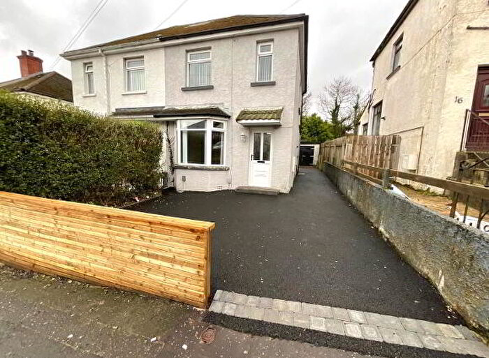 3 Bedroom Semi-Detached House For Sale In Silverstream Park, Belfast, BT14