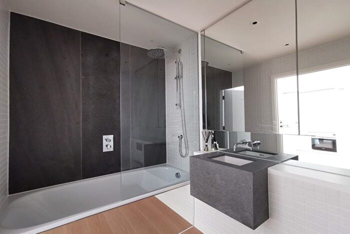 2 Bedroom Flat For Sale In Greenwich Peninsula, Cutter Lane, SE10