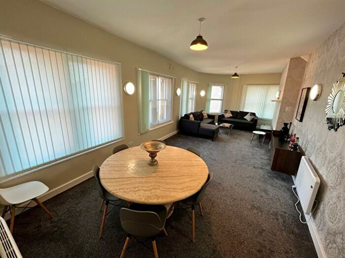 3 Bedroom Penthouse To Rent In Portland Street, Manchester, M1