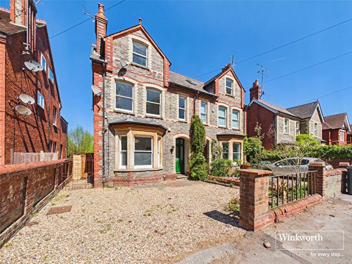 4 Bedroom Semi Detached House For Sale In Tilehurst Road, Reading, Berkshire, RG30