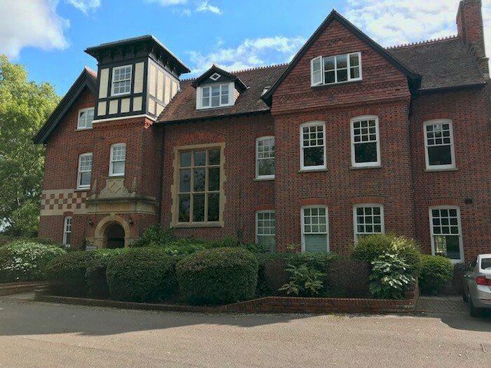 2 Bedroom Flat To Rent In The Street, Mortimer, Reading, Berkshire, RG7