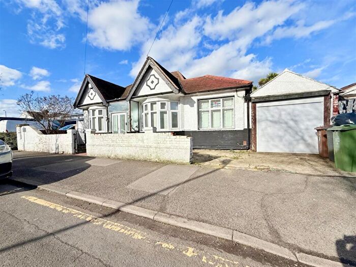 4 Bedroom Bungalow For Sale In Loxham Road, London, E4