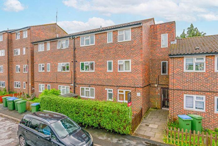 2 Bedroom Flat To Rent In Langport Court, Walton On Thames, KT12