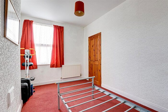 2 Bedroom End Of Terrace House For Sale In Wentworth Road, Sherwood, Nottinghamshire, NG5