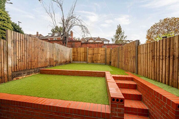 5 Bedroom Mews To Rent In Pine Grove, Wimbledon Village, London, SW19
