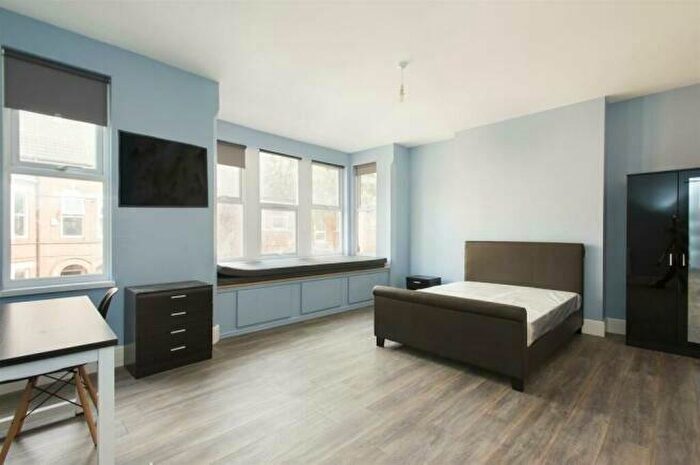 6 Bedroom Semi-Detached House To Rent In Derby Grove, Nottingham, Nottinghamshire, NG7