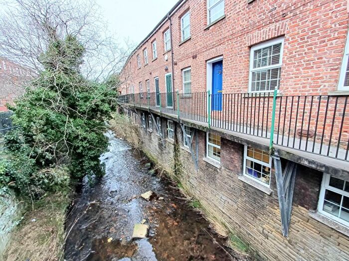 2 Bedroom Apartment For Sale In Flat Brookside Mill, Macclesfield, SK11