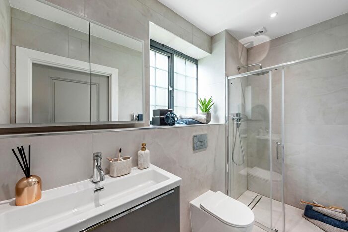 2 Bedroom Detached House For Sale In Barley Mow Lane, St.Albans, AL4