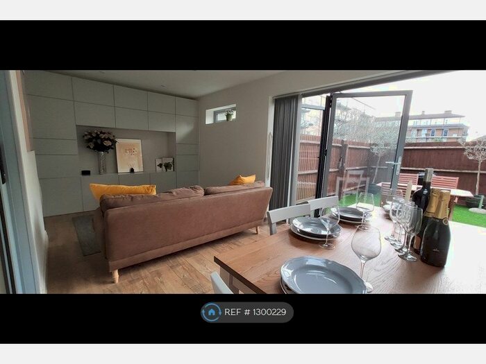 4 Bedroom Flat To Rent In Stanton House, London SE16