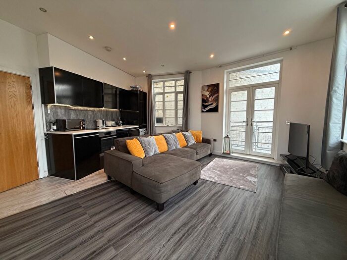 3 Bedroom Property To Rent In Low Pavement, Nottingham, NG1