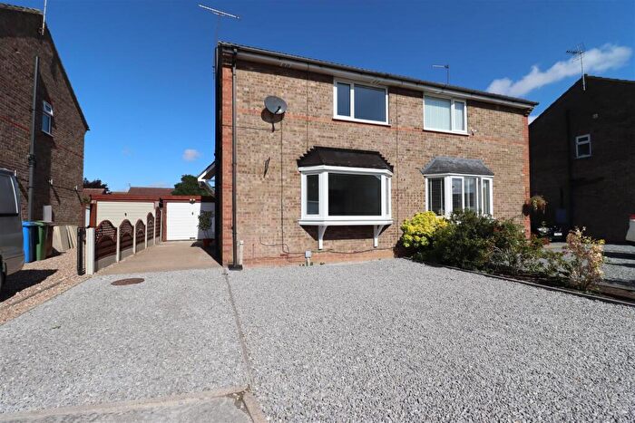 3 Bedroom Semi-Detached House For Sale In Briar Close, Newport, HU15