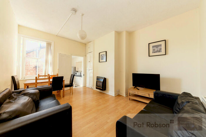 3 Bedroom Apartment To Rent In Buston Terrace, Jesmond, Newcastle Upon Tyne, NE2