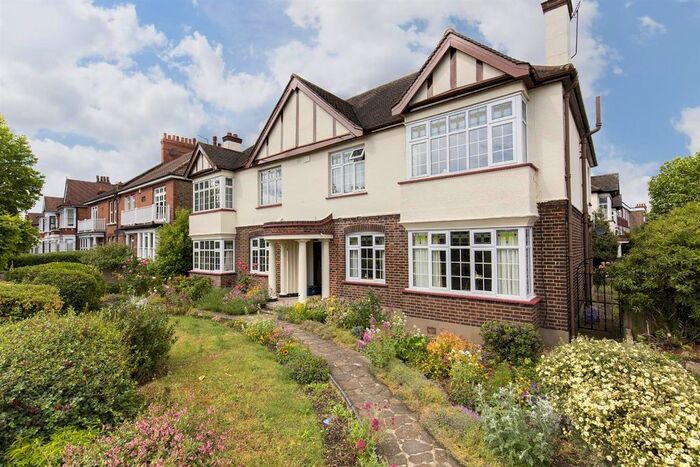 2 Bedroom Flat To Rent In Aldersbrook Road, London, E12