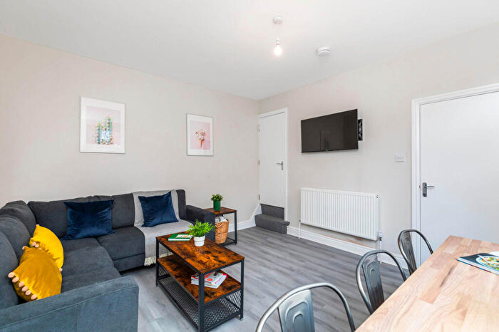 4 Bedroom House To Rent In Thornville Grove, Leeds, LS6