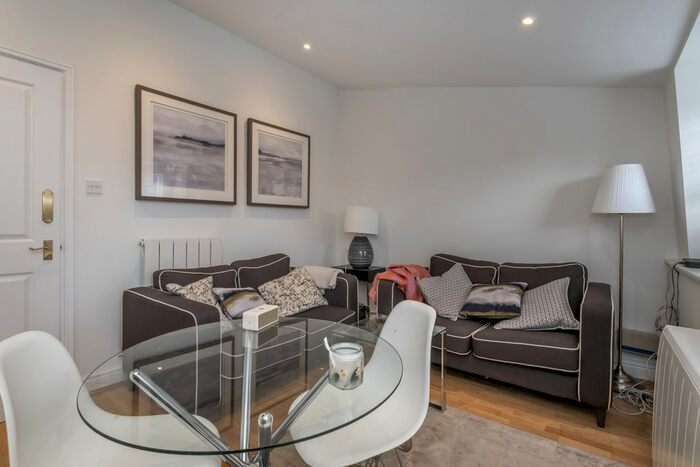 2 Bedroom Flat To Rent In Nottingham Place, London, W1U