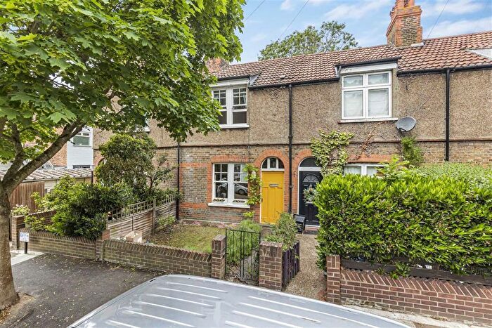2 Bedroom Property To Rent In Darell Road, Kew, TW9