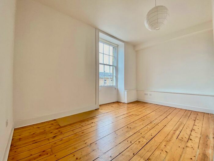 1 Bedroom Flat To Rent In Montrose Terrace, Abbeyhill, Edinburgh, EH7