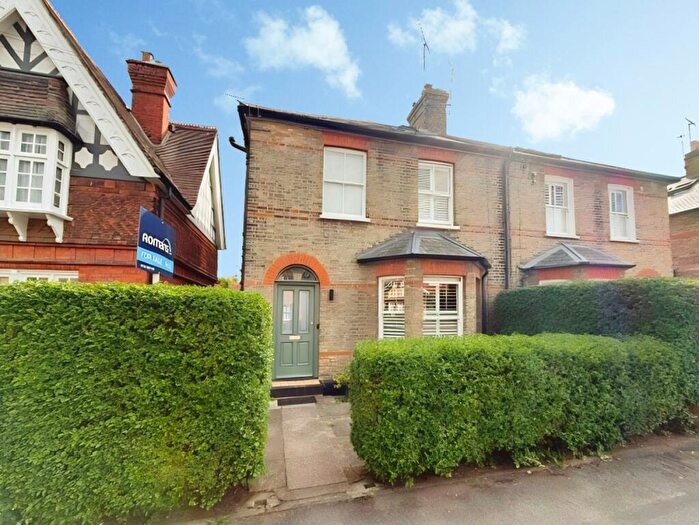 2 Bedroom Maisonette For Sale In Montagu Road, Datchet, Slough, SL3