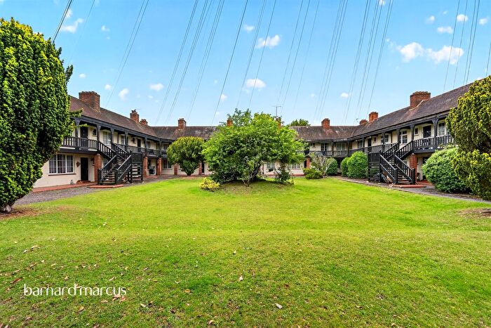 2 Bedroom Flat For Sale In Court Farm Gardens, Epsom, KT19