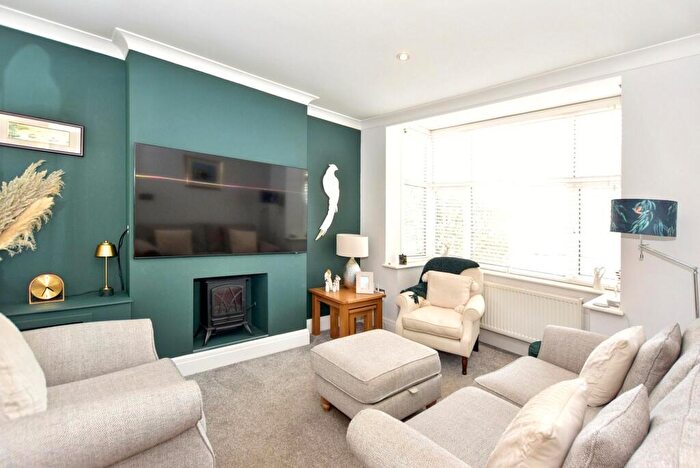 3 Bedroom Semi-Detached House For Sale In Garrard Avenue, Margate, CT9 - Photo 4