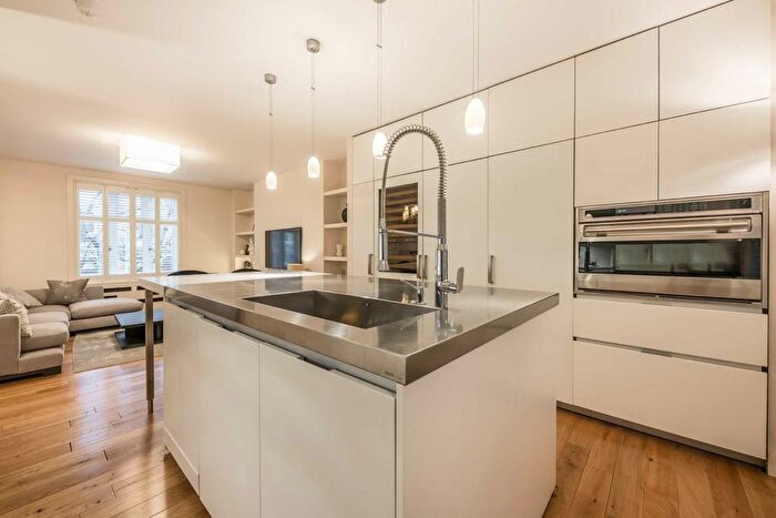2 Bedroom Flat To Rent In Chesterfield Gardens, London, W1J
