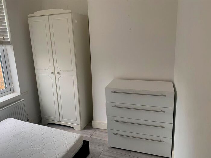 3 Bedroom Flat To Rent In Malvern Road, London, NW6