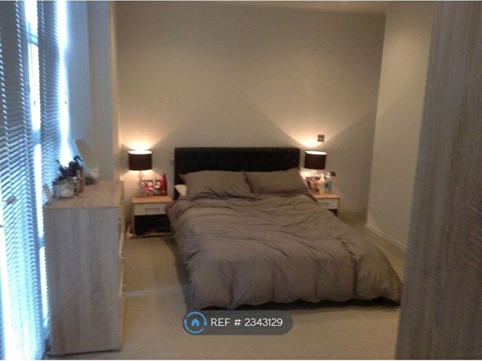 2 Bedroom Flat To Rent In Corben Mews, London, SW8