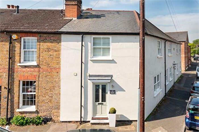 1 Bedroom Maisonette For Sale In Radnor Road, Weybridge, KT13