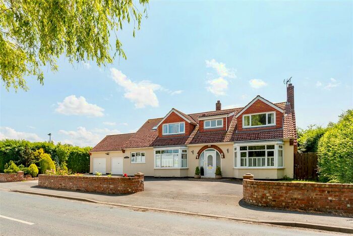 3 Bedroom Detached Bungalow For Sale In Garbutts Lane, Hutton Rudby, Yarm, TS15