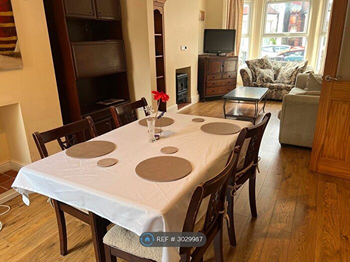 4 Bedroom Semi Detached House To Rent In Rosebery Avenue, Nottingham, NG2