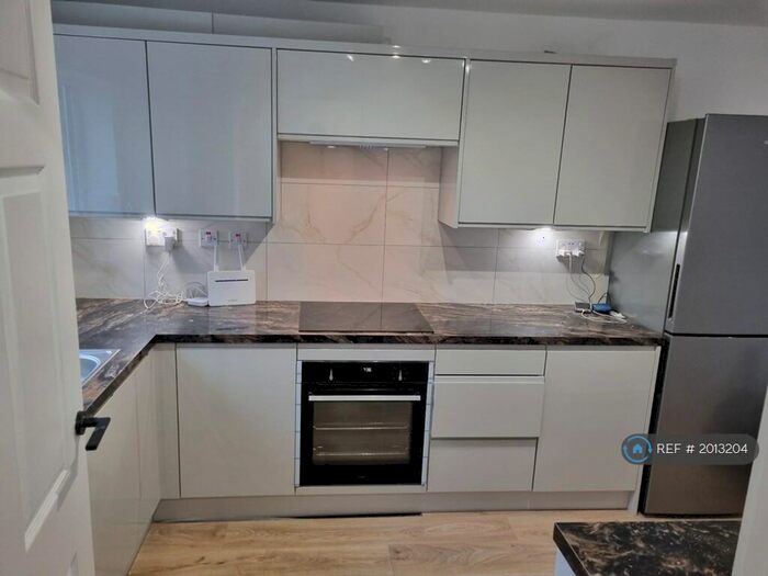 3 Bedroom Terraced House To Rent In Whitebeam Gardens, Nottingham, NG6