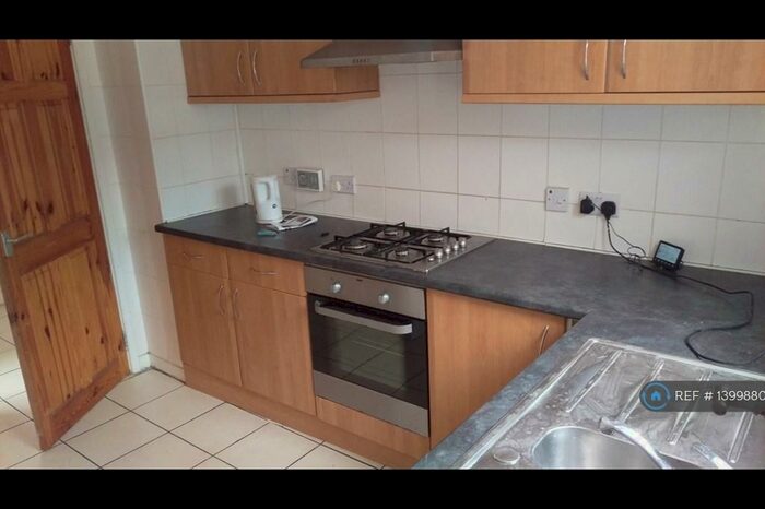 3 Bedroom Semi-Detached House To Rent In Swannington Road, Leicester, LE3