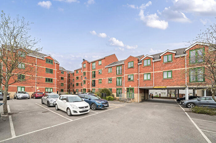 2 Bedroom Flat For Sale In Admiral Street, Leeds, West Yorkshire, Uk, LS11