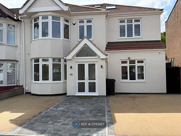 7 Bedroom End Of Terrace House To Rent In Inglehurst Gardens, Ilford, IG4
