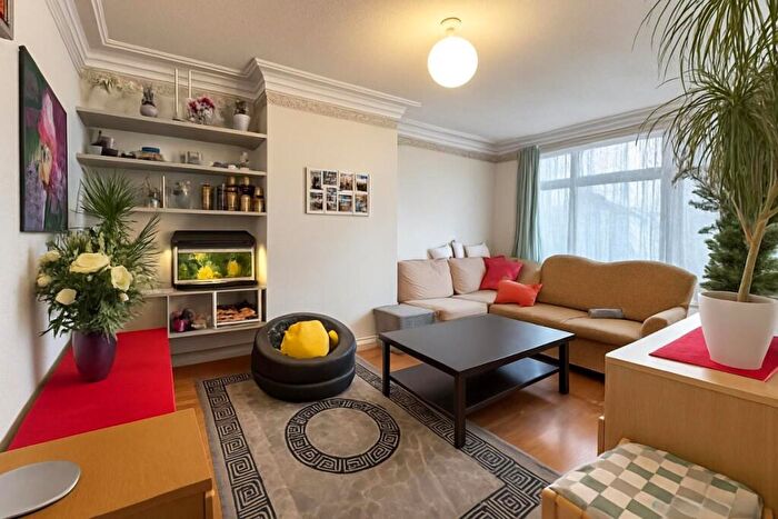 2 Bedroom Property To Rent In Kenton Road, Kenton, HA3