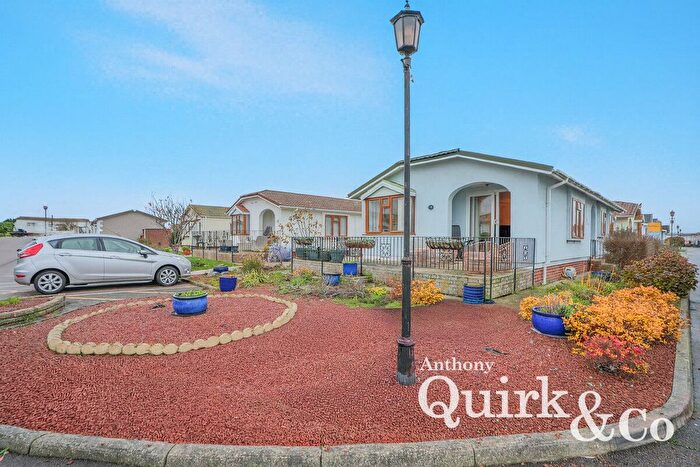 2 Bedroom Mobile/park Home For Sale In Creek Road, Canvey Island, SS8