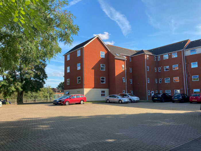 2 Bedroom Flat To Rent In Barstable, Basildon, SS16