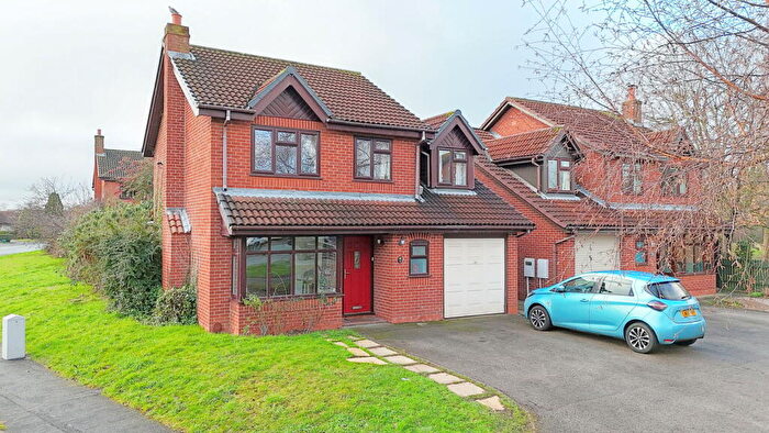 4 Bedroom Detached House For Sale In Athlestan Way, Stretton, Burton-on-trent, DE13