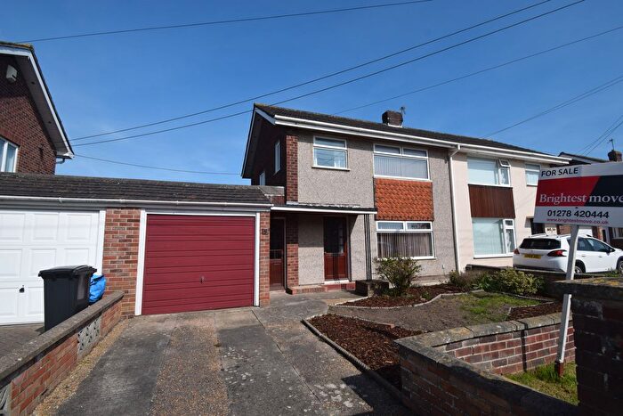 3 Bedroom Semi Detached House For Sale In Warwick Avenue, Bridgwater, TA6