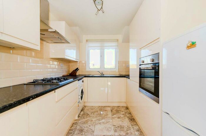 2 Bedroom Flat To Rent In College Hill Road, Harrow Weald, Harrow, HA3